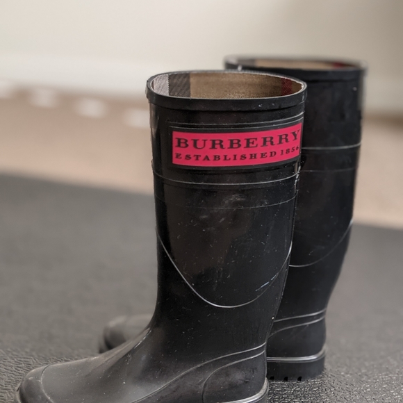 Burberry Rain Boots (slightly used) - Picture 3 of 8